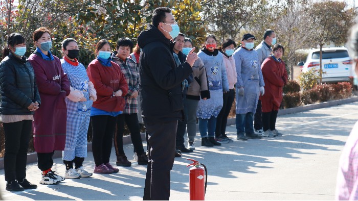 安全無(wú)小事，防患于未然——百華鞋業(yè)舉行消防演練活動(dòng)，筑牢安全防火墻！